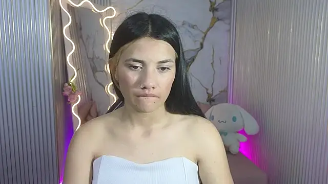 Snapshot of Chiara_tay chatting on April 18, 2026, 7:07 pm Chiara tay online show from April 18, 2026, 7:07 pm