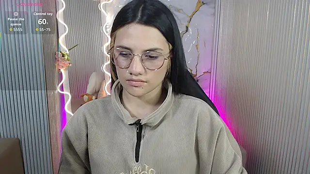 Snapshot of Chiara_tay chatting on May 8, 2026, 7:06 pm Chiara tay online show from May 8, 2026, 7:06 pm