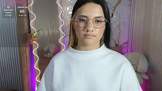 Snapshot of Chiara_tay chatting on April 25, 2026, 7:11 pm Chiara tay online show from April 25, 2026, 7:11 pm