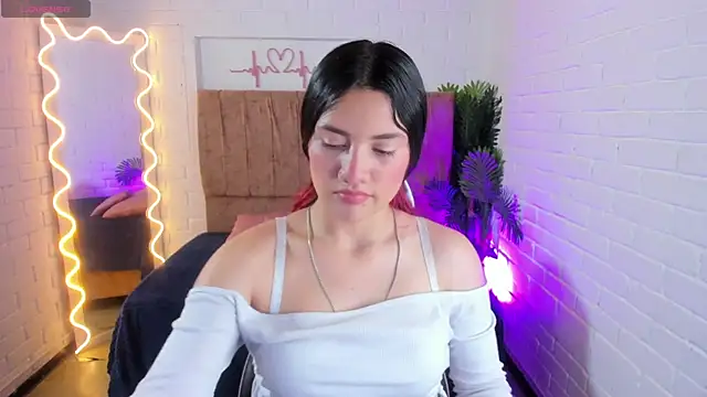 Chiara tay online show from October 2, 2025, 7:28 pm