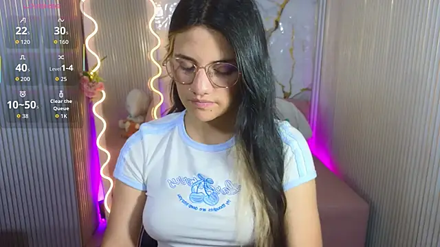 Snapshot of Chiara_tay chatting on April 17, 2026, 7:17 pm Chiara tay online show from April 17, 2026, 7:17 pm