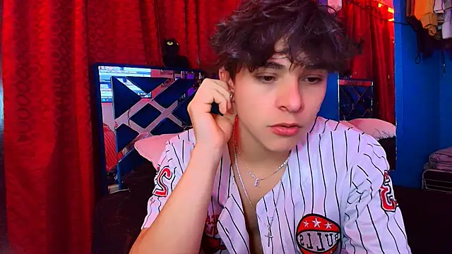 Luke Howland online show from June 26, 2026, 2:06 am