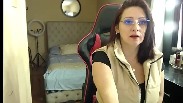 Carol Scottt online show from December 21, 2025, 7:54 am