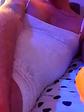 Snapshot of McdyllanXX chatting on October 31, 2025, 1:57 am McdyllanXX online show from October 31, 2025, 1:57 am