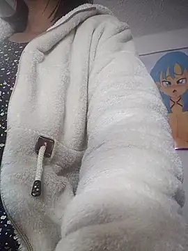 Snapshot of Mishka__ chatting on April 14, 2026, 10:37 pm Mishka online show from April 14, 2026, 10:37 pm