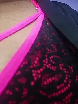 Snapshot of Mishka__ chatting on April 7, 2026, 11:28 pm Mishka online show from April 7, 2026, 11:28 pm