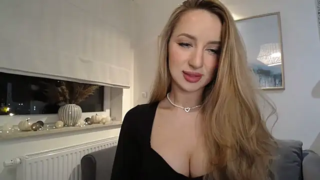 Snapshot of JulietteDiamond chatting on October 15, 2025, 8:28 pm JulietteDiamond online show from October 15, 2025, 8:28 pm