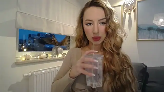 Snapshot of JulietteDiamond chatting on November 10, 2025, 3:17 pm JulietteDiamond online show from November 10, 2025, 3:17 pm