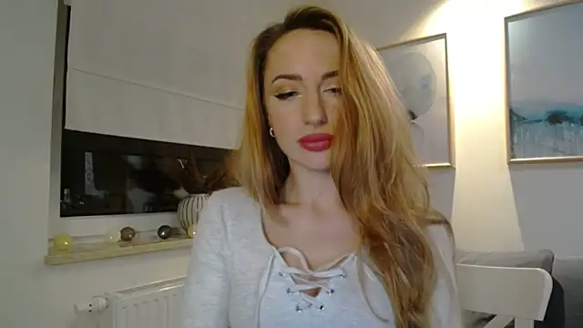 Snapshot of JulietteDiamond chatting on March 11, 2025, 10:42 pm JulietteDiamond online show from March 11, 2025, 10:42 pm