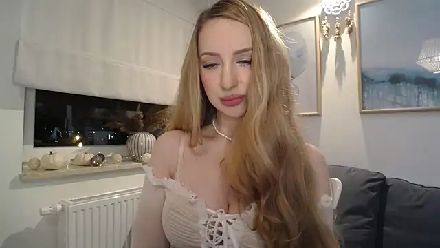 Snapshot of JulietteDiamond chatting on November 4, 2025, 9:18 pm JulietteDiamond online show from November 4, 2025, 9:18 pm