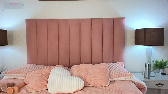 Snapshot of celine_golden1 chatting on November 11, 2025, 10:58 pm celine golden1 online show from November 11, 2025, 10:58 pm