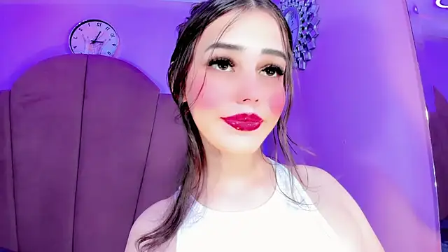 ValeriaAguilar online show from September 28, 2025, 9:22 pm