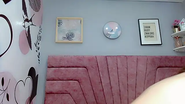 ValeriaAguilar online show from February 15, 2025, 10:42 pm