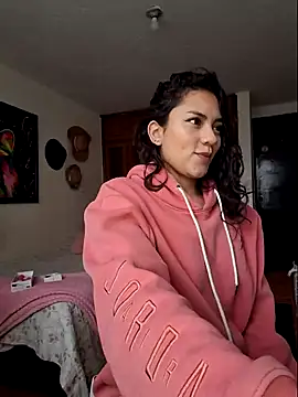 Snapshot of Thaliacooper_ chatting on December 21, 2024, 8:54 pm Thaliacooper online show from December 21, 2024, 8:54 pm