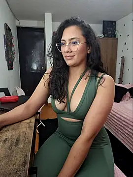 Thaliacooper  online show from March 14, 2026, 4:40 am