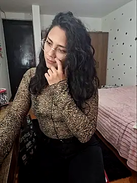 Thaliacooper  online show from December 13, 2025, 11:33 pm