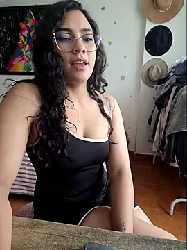 Snapshot of Thaliacooper_ chatting on July 30, 2026, 5:01 pm Thaliacooper online show from July 30, 2026, 5:01 pm