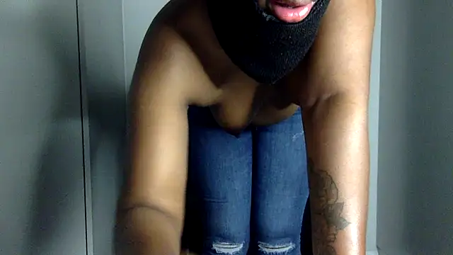 Snapshot of Africanbootie chatting on March 18, 2025, 8:50 am Africanbootie online show from March 18, 2025, 8:50 am