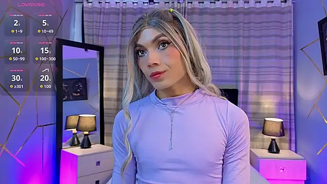 Megan Do Santos online show from November 26, 2025, 8:42 pm