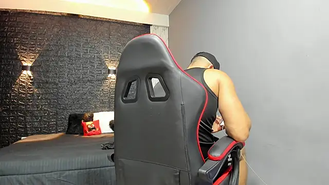 taurus boy1 online show from October 30, 2025, 1:20 pm