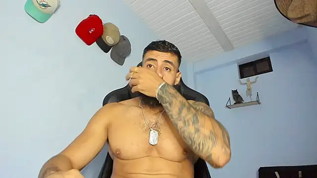 Snapshot of _Poseidon1_ chatting on October 13, 2025, 4:14 am Poseidon1 online show from October 13, 2025, 4:14 am