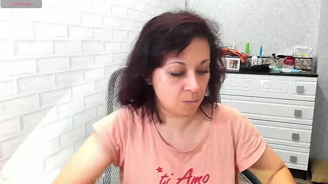 Snapshot of TeasyLana chatting on February 16, 2026, 5:17 am TeasyLana online show from February 16, 2026, 5:17 am