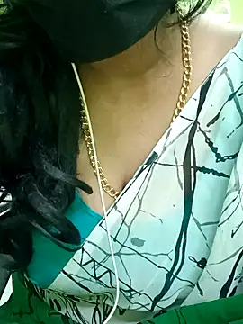 Aishu-tamil09 online show from December 16, 2024, 4:49 pm