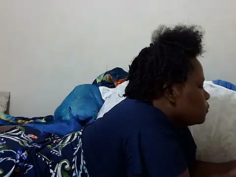 Snapshot of Pretty_lilly02 chatting on April 7, 2026, 7:43 am Pretty lilly02 online show from April 7, 2026, 7:43 am