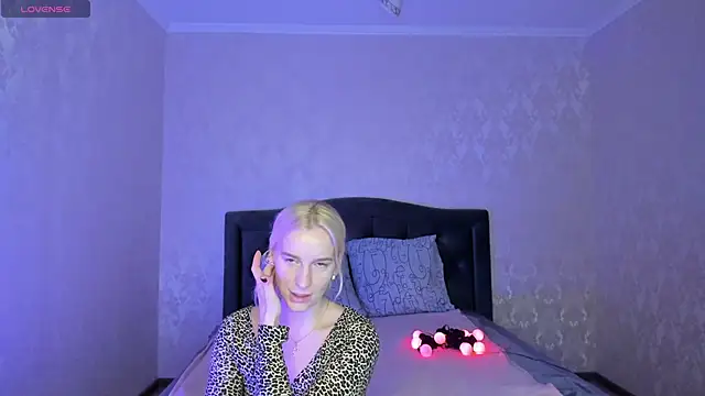 Snapshot of Amanda054 chatting on January 27, 2025, 12:01 am Amanda054 online show from January 27, 2025, 12:01 am