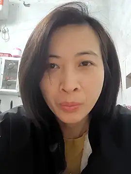 Snapshot of Sweets24 chatting on March 17, 2025, 11:35 pm Sweets24 online show from March 17, 2025, 11:35 pm