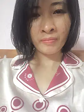 Snapshot of Sweets24 chatting on October 9, 2025, 1:44 pm Sweets24 online show from October 9, 2025, 1:44 pm