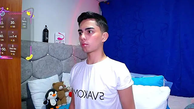 OwenBluee online show from September 14, 2025, 2:23 am