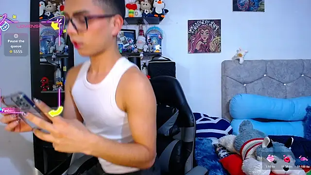 Snapshot of OwenBluee chatting on February 27, 2026, 6:35 am OwenBluee online show from February 27, 2026, 6:35 am