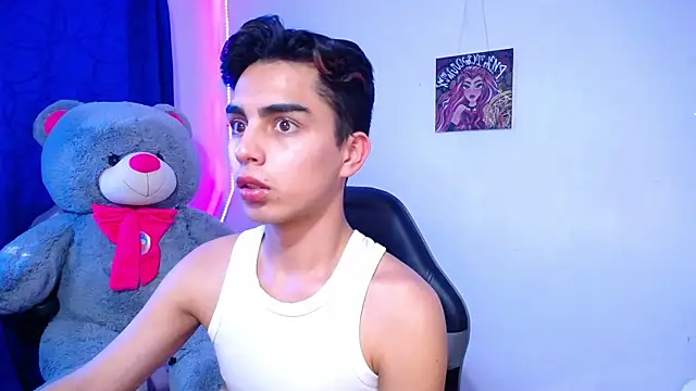 OwenBluee online show from May 6, 2026, 9:30 pm