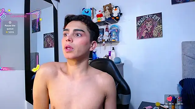 Snapshot of OwenBluee chatting on February 11, 2026, 4:12 am OwenBluee online show from February 11, 2026, 4:12 am