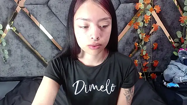 Sofia Mirandaa18 online show from February 25, 2025, 1:10 pm