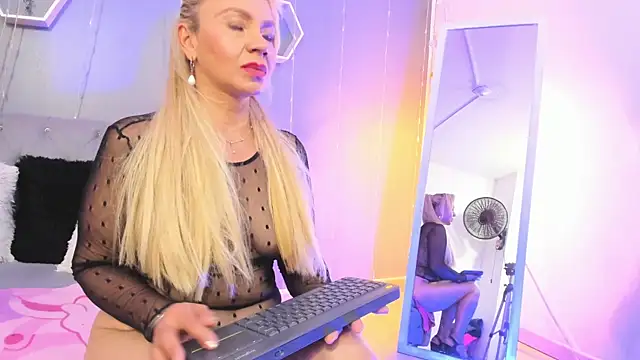 Snapshot of AnastasiaTaylor_ chatting on February 28, 2025, 9:58 am AnastasiaTaylor online show from February 28, 2025, 9:58 am
