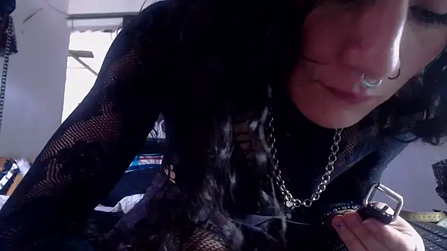 Zafiro subversiva online show from December 22, 2025, 2:28 pm