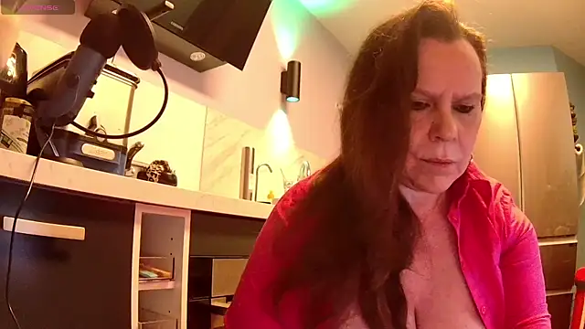 Snapshot of Endrocleia chatting on April 6, 2026, 8:10 pm Endrocleia online show from April 6, 2026, 8:10 pm