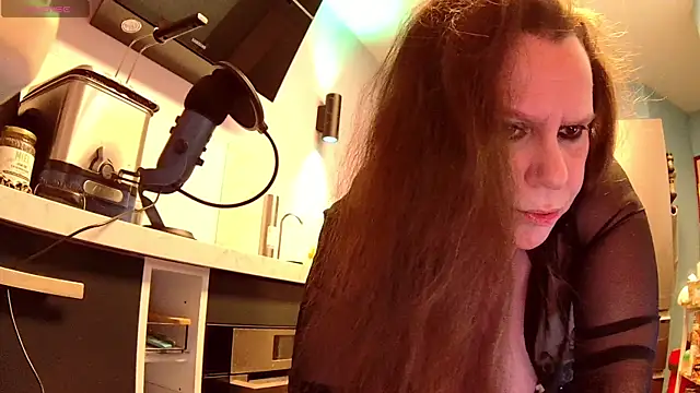 Snapshot of Endrocleia chatting on April 8, 2026, 8:21 pm Endrocleia online show from April 8, 2026, 8:21 pm