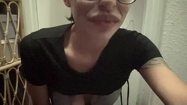 myloveforyouu online show from February 16, 2026, 6:06 pm