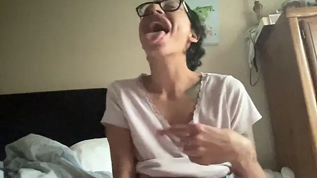 myloveforyouu online show from April 12, 2026, 2:42 pm