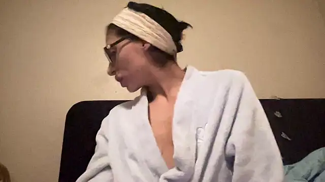 myloveforyouu online show from March 29, 2026, 3:41 am