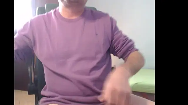 tuttiluss44 online show from March 13, 2025, 8:37 am