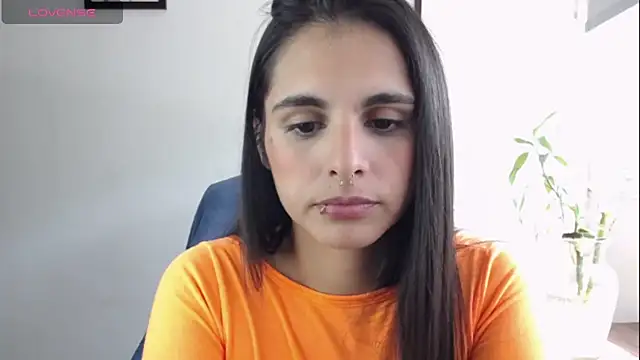 Snapshot of alma_violeta chatting on January 16, 2025, 5:33 pm alma violeta online show from January 16, 2025, 5:33 pm