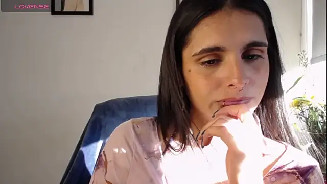 Snapshot of alma_violeta chatting on January 26, 2025, 10:02 pm alma violeta online show from January 26, 2025, 10:02 pm