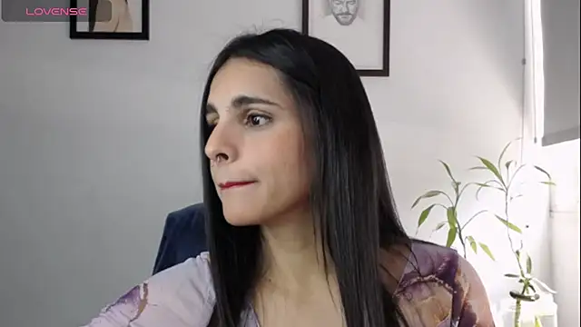 Snapshot of alma_violeta chatting on January 19, 2025, 7:26 pm alma violeta online show from January 19, 2025, 7:26 pm