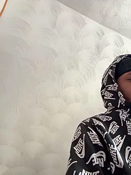 Snapshot of rayyymack chatting on December 16, 2025, 2:21 pm rayyymack online show from December 16, 2025, 2:21 pm