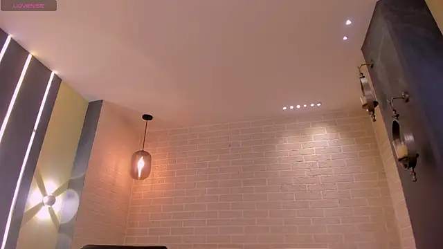 ValeriaRiveraX online show from September 21, 2025, 11:32 pm