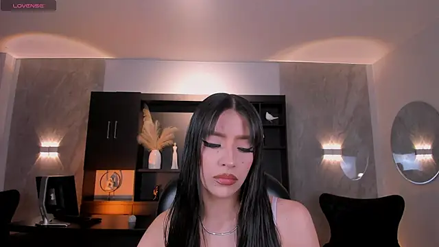 ValeriaRiveraX online show from April 5, 2026, 4:19 am